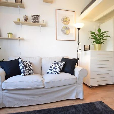 Stylish Studio Apartment Camden Лондон Экстерьер фото