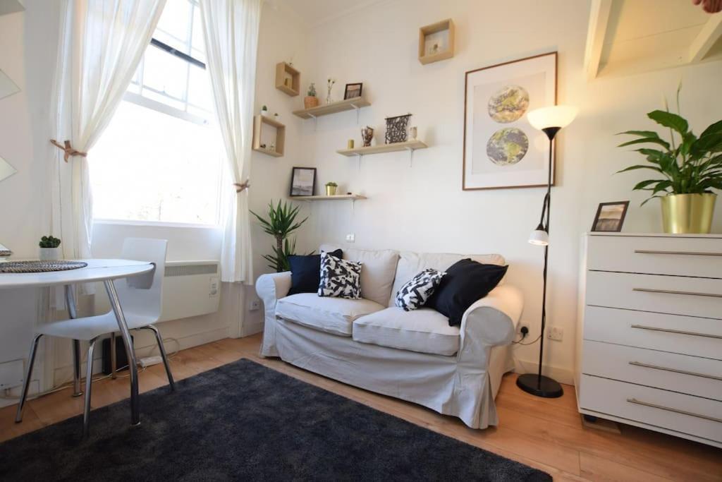 Stylish Studio Apartment Camden Лондон Экстерьер фото