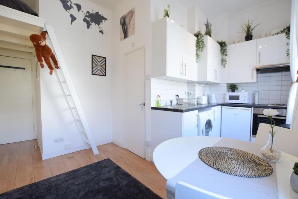 Stylish Studio Apartment Camden Лондон Экстерьер фото