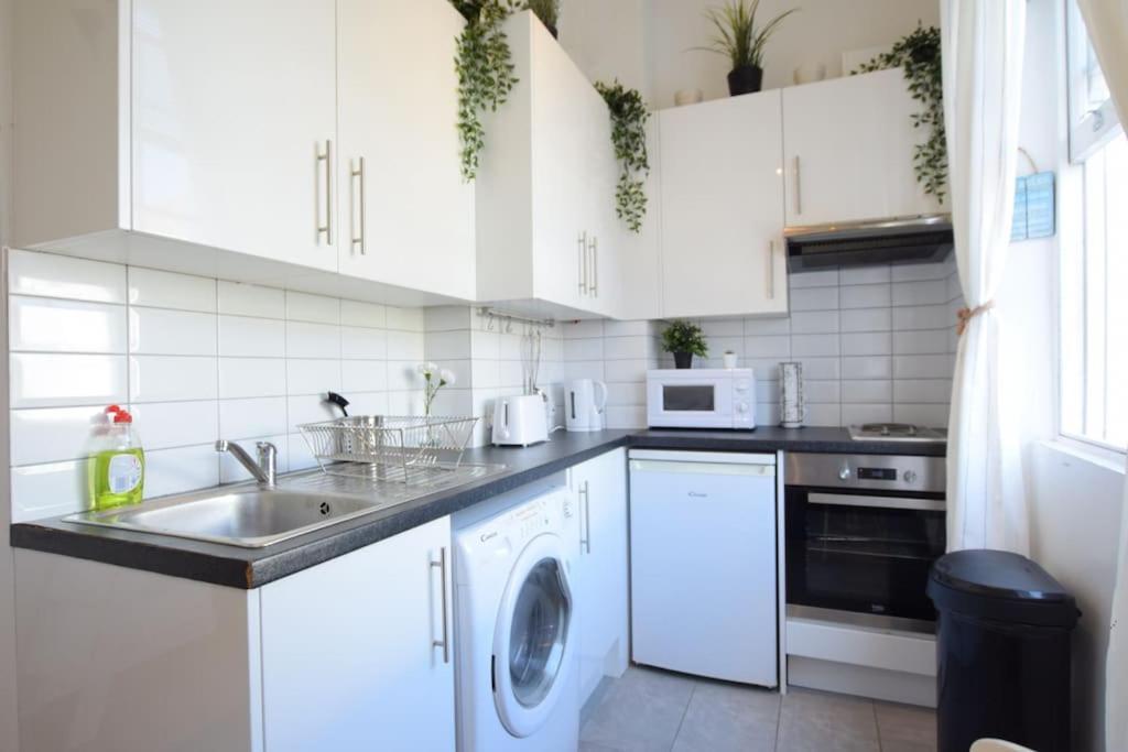 Stylish Studio Apartment Camden Лондон Экстерьер фото